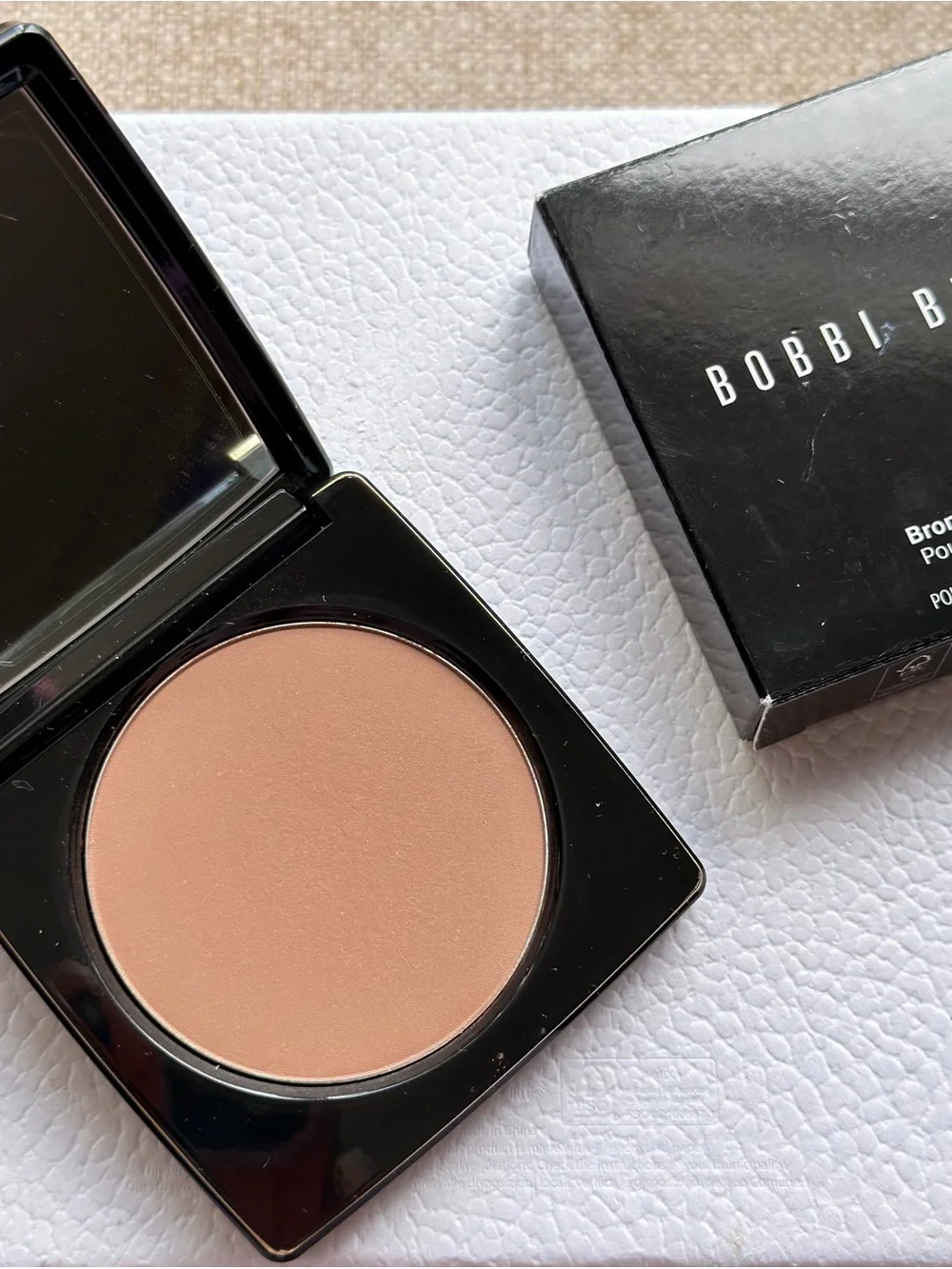 ✨ Bobbi Brown Bronzing Powder – Medium | Brand New
